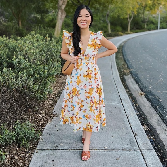 Abercrombie & Fitch Dresses & Skirts - Abercrombie & Fitch Flutter Sleeve Tiered Midi Dress in Yellow Floral Size Large